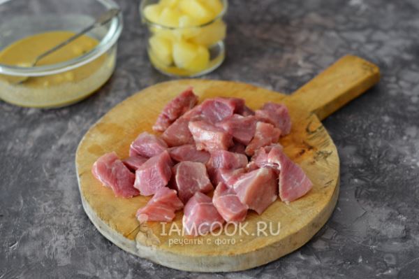 Мясо в горчице с ананасами