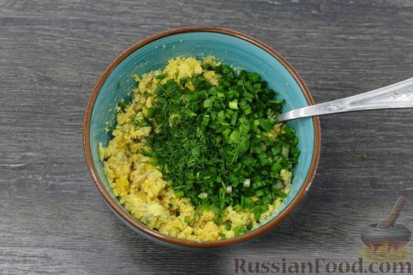 Яйца, фаршированные печенью трески, с корнишонами