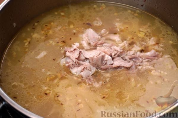 Чесночный суп с курицей и яичной паутинкой