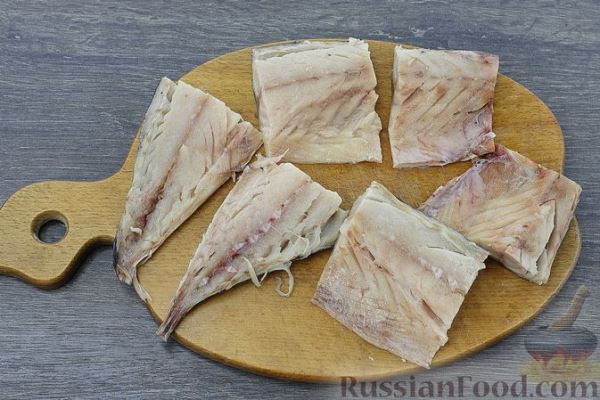 Скумбрия, запеченная с помидорами и оливками