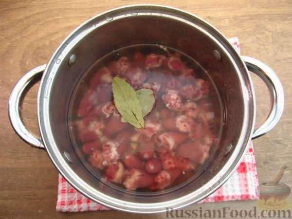 Салат с сердечками, огурцами, грибами и горошком