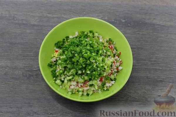 Фаршированные яйца с крабовыми палочками, огурцами и кукурузой