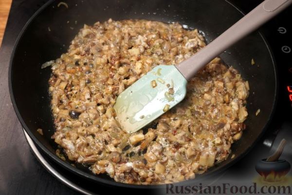 Картофельные гнёзда с грибами, помидорами и сыром