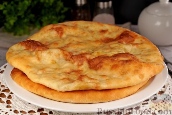 Дрожжевые пироги-лепёшки с картофельно-сырной начинкой (без яиц)