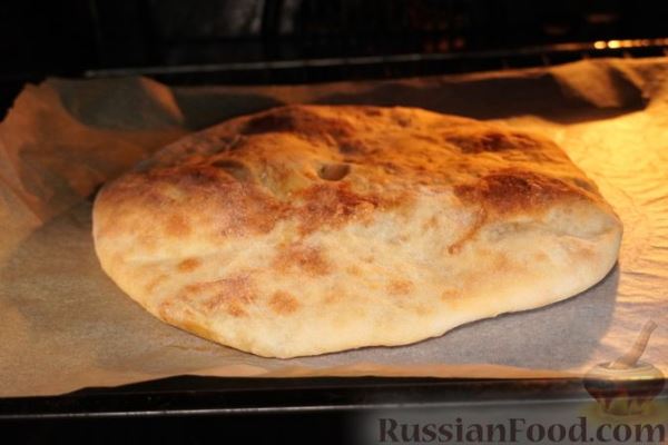 Дрожжевые пироги-лепёшки с картофельно-сырной начинкой (без яиц)