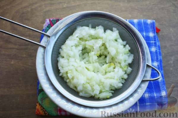 Слоёный салат с курицей, кукурузой, морковью по-корейски и сыром