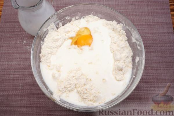 Закрытый пирог из рубленого теста на кефире, с курицей и картошкой